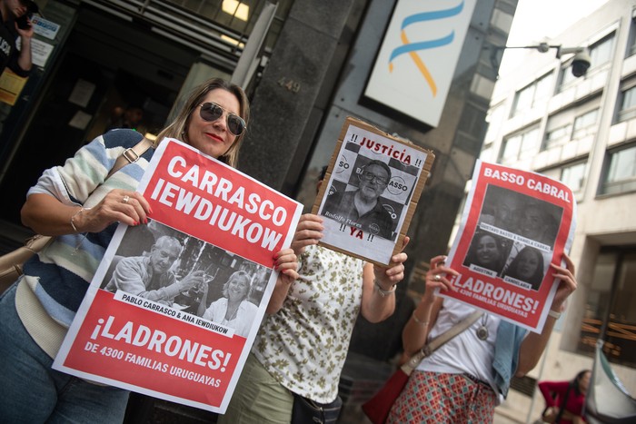 Movilización de damnificados por la estafa de Conexión Ganadera frente a Fiscalía (archivo, mayo de 2025). · Foto: Gianni Schiaffarino