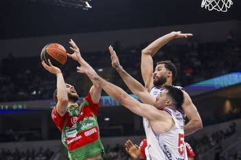 Agustín Gentile, de Aguada, João Pereira y Gianfranco Espíndola, de Nacional, el 17 de mayo. · Foto: Rodrigo Viera Amaral