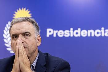 Yamandú Orsi durante una conferencia de prensa en la Torre Ejecutiva (archivo, mayo de 2025) · Foto: Ernesto Ryan