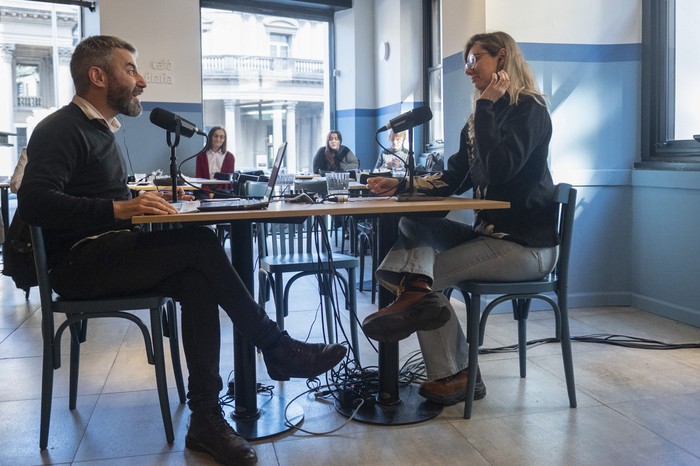 Martín Rodríguez y Rosalía Alonso, en el Café _la diaria_. · Foto: Alessandro Maradei