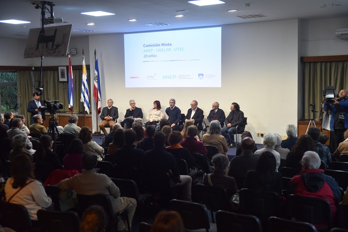 Acto por el 20º aniversario de la Comisión Mixta ANEP-Udelar-UTEC, el 23 de mayo, en el Instituto de Perfeccionamiento y Estudios Superiores, en Montevideo. · Foto: Martín Varela Umpiérrez