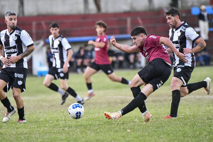 Diego Seoane, de Wanderers de Durazno, en el estadio de Juventud de Colonia, por la fecha 4 de la Copa Nacional de Clubes de OFI (archivo, mayo de 2025). · Foto: Ignacio Dotti