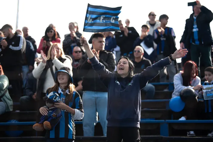 Hinchas de Liverpool en el Estadio Belvedere. (Archivo, mayo de 2025) · Foto: Gianni Schiaffarino