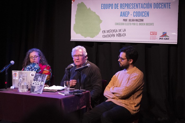 Fernanda Alanís, Julián Mazzoni y Facundo Franco en la presentación del libro _Poder educador_. · Foto: Alessandro Maradei