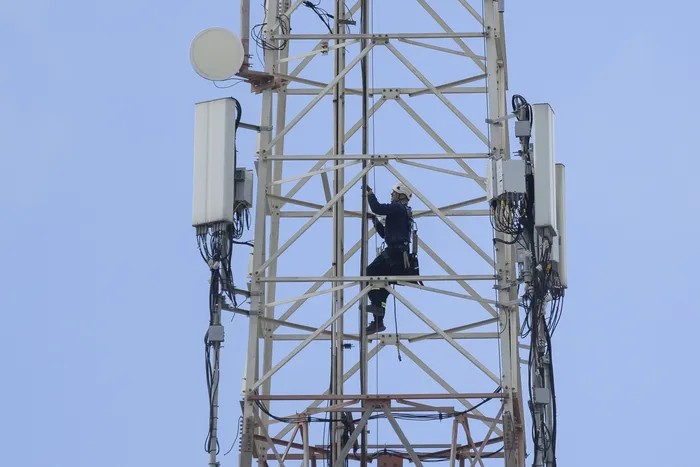 Trabajo en antenas de telecomunicaciones (archivo, 2025). · Foto: Rodrigo Viera Amaral