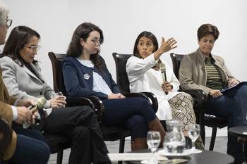 Rosario Gueçaimburú, Flavia Suárez, Lucia Laxalt y Fernanda Nozar en el conversatorio sobre innovación y tecnología en salud. · Foto: Alessandro Maradei