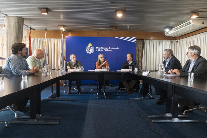 Encuentro de la ministra Etcheverry con los intendentes electos de Montevideo y Canelones. · Foto: Ernesto Ryan