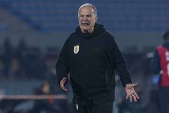 Marcelo Bielsa, el 10 de junio, durante el partido ante Venezuela en el estadio Centenario. · Foto: Rodrigo Viera Amaral