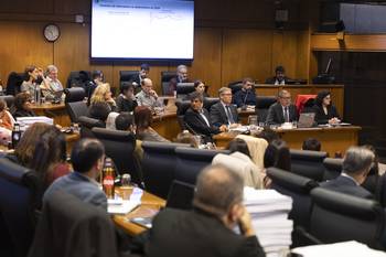 Autoridades del Ministerio de Economía y Finanzas en la Comisión de Hacienda de la Cámara de Representantes, el 11 de junio. · Foto: Ernesto Ryan