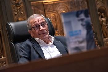 Óscar Washington Tabárez durante la presentación del libro _Las puertas de la memoria_, el 12 de junio, en el salón Azul de la Intendencia de Montevideo. · Foto: Gianni Schiaffarino