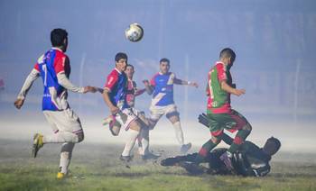 Partido entre La Granja y Polancos en el Parque Lustemberg de Juan Lacaze, por los dieciseisavos de final, el 18 de junio. · Foto: Ignacio Dotti