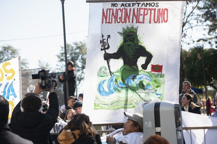 Manifestantes en contra del proyecto Neptuno. · Foto: Alessandro Maradei