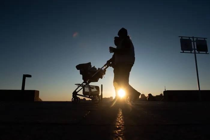 Foto principal del artículo 'Duérmete, niño, duerme mamá: paciencia y empatía como canciones de cuna' · Foto: Gianni Schiaffarino