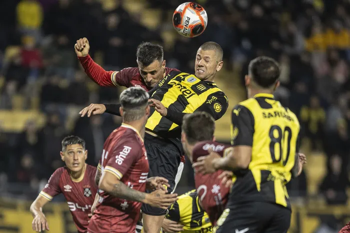 Peñarol vs. Wanderers en el estadio Campeón del Siglo (archivo, junio de 2025). · Foto: Ernesto Ryan