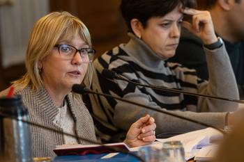 Cristina Lustemberg y Fernanda Nozar, el 24 de junio, en la comisión bicameral. · Foto: Mara Quintero