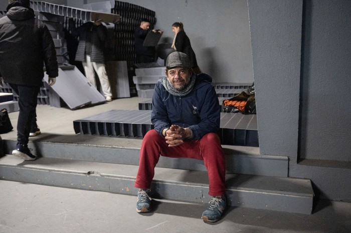 Refugio para personas en situación de calle, el 24 de junio, en el Palacio Peñarol. · Foto: Alessandro Maradei