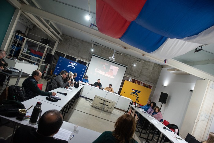 Mesa política del Frente Amplio, el 30 de junio, en La Huella de Seregni. · Foto: Gianni Schiaffarino