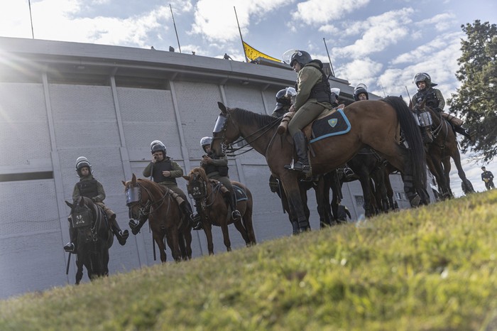 Policías que participaron del operativo de seguridad en el clásico. · Foto: Ernesto Ryan