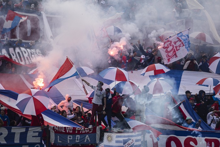 Hinchada de Nacional, el 6 de julio en el estadio Centenario. · Foto: Ernesto Ryan