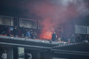 Bancada de prensa del estadio Centenario durante el clásico. · Foto: Ernesto Ryan