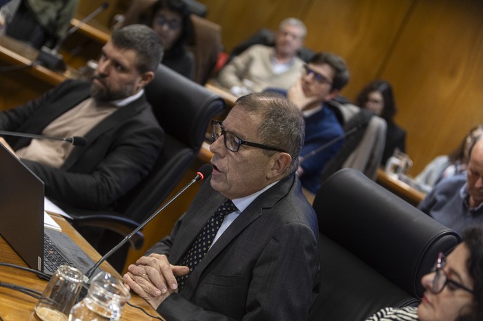 El ministro de economía y finanzas Gabriel Oddone, en la Comisión de Hacienda del Senado. · Foto: Ernesto Ryan