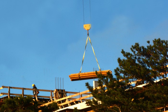 Edificio en construcción en Maldonado. (Archivo, julio de 2025). · Foto: Virginia Martínez  Díaz