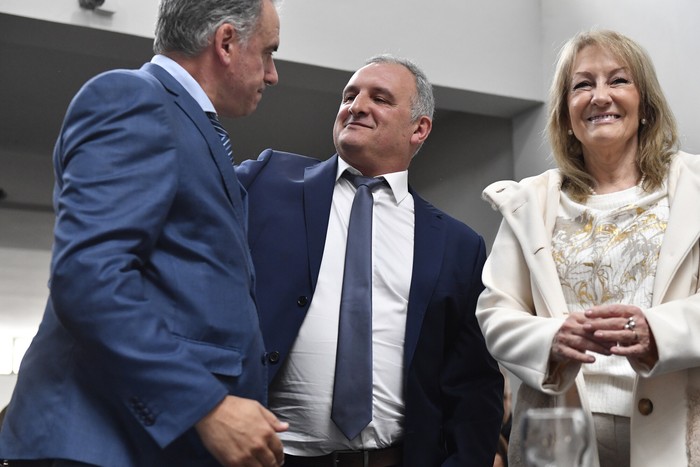 Yamandú Orsi y Carolina Cosse en la asunción de Daniel Ximénez como intendente de Lavalleja, el 11 de julio, en Minas. Yamandú Orsi y Carolina Cosse en la asunción de Daniel Ximénez como intendente de Lavalleja, el 11 de julio, en Minas.