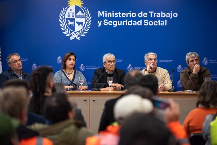 Alejandro Ruibal, Andrea Bouret, Juan Castillo, Luis Puig y Javier Diaz, durante el lanzamiento de la campaña de sensibilización sobre seguridad en el ámbito laboral , el 14 de Julio, en el MTSS · Foto: Gianni Schiaffarino