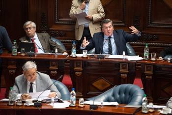 Tabaré Viera, Pedro Bordaberry y Robert Silva durante una sesión del Senado, en el Palacio Legislativo (archivo, julio de 2025). · Foto: Gianni Schiaffarino