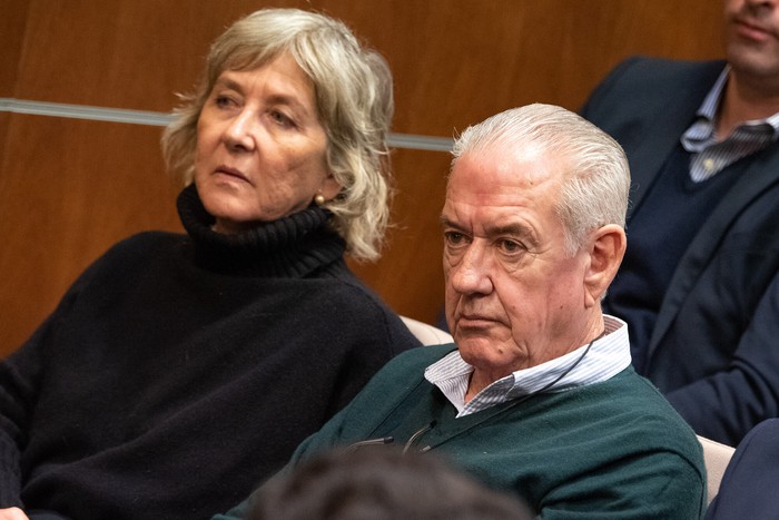 Ana Iewdiukow y Pablo Carrasco durante a la audiencia por el caso  Conexión Ganadera, en el Juzgado de la calle Juan Carlos Gómez. · Foto: Gianni Schiaffarino