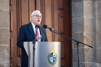 Mario Lubetkin, el 18 de julio, durante el acto de conmemoración del 195° aniversario de la Jura de la Constitución, en la Ciudad Vieja de Montevideo. · Foto: Gianni Schiaffarino