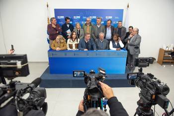 Durante la rueda de prensa del directorio del Partido Nacional, el 21 de julio, en la Casa del Partido. · Foto: Gianni Schiaffarino
