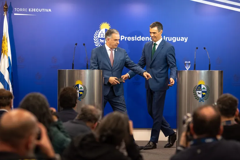 20260330 POL Pedro Sánchez y Yamandú Orse