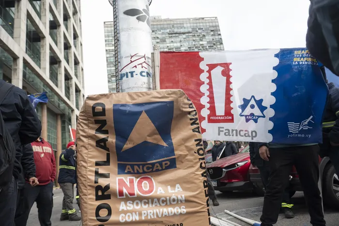 Movilizacion de trabajadores de Ancap (FANCAP) frente a Torre Ejecutiva. (archivo, julio 2025) · Foto: Alessandro Maradei