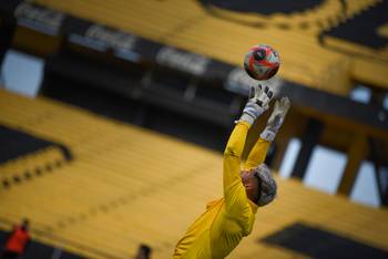 Brayan Cortés durante un partido en el estadio Campeón del Siglo (archivo, setiembre de 2025). · Foto: Gianni Schiaffarino