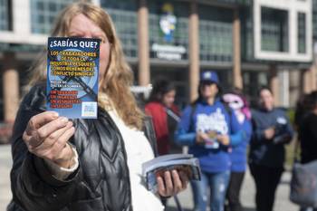Movilización de la Organización de Trabajadores de la Industria Pesquera del Uruguay frente a Torre Ejecutiva (archivo, agosto de 2025). · Foto: Alessandro Maradei