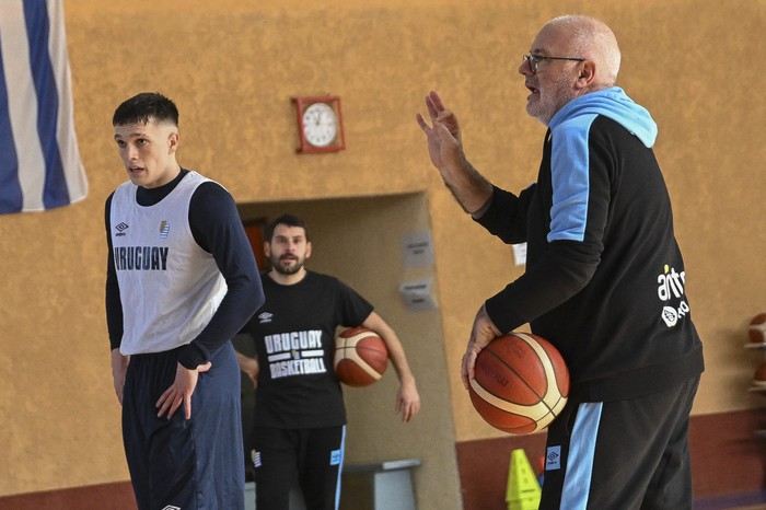 Patricio Prieto y Jorge Jauri, durante un entrenamiento de la selección de basquetbol. · Foto: Guillermo Legaria