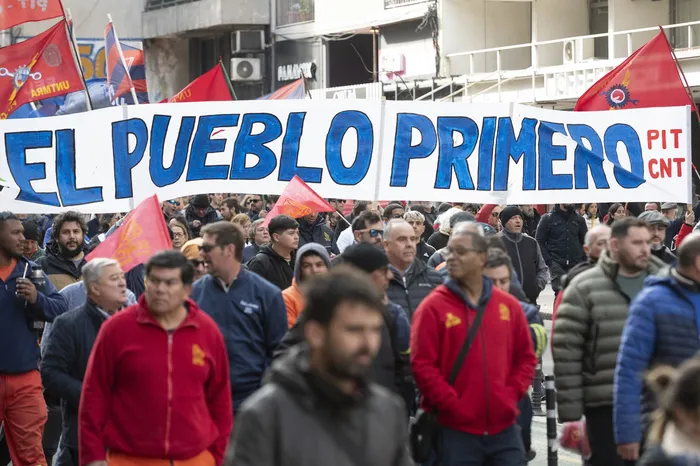 Durante un paro y movilizacion del Pit Cnt en el centro de Montevideo (archivo, agosto de 2025). · Foto: Alessandro Maradei