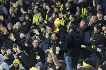 Hinchada de Peñarol, el 12 de agosto, en el estadio Campeón del Siglo. · Foto: Rodrigo Viera Amaral