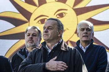 Gabriel Gianoli, Álvaro Delgado y Rodrigo Goñi, durante los festejos del 189 aniversario del Partido Nacional. · Foto: Martin Hernández Müller
