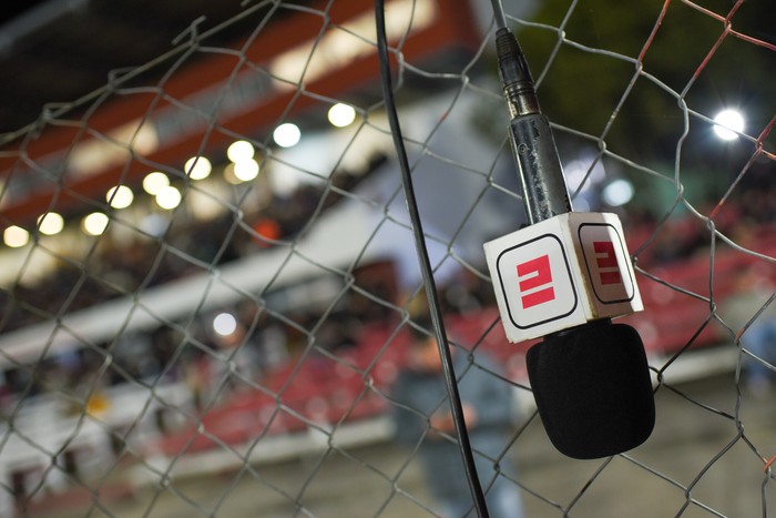 Foto principal del artículo 'Derechos de tv: las inquietudes comerciales detrás de la licitación' · Foto: Gianni Schiaffarino