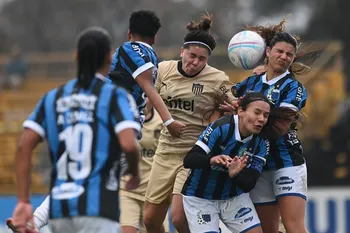 Durante un partido entre Peñarol y lLverpool, en el estadio Cr. José Pedro Damiani (archivo, 2025). · Foto: Alessandro Maradei