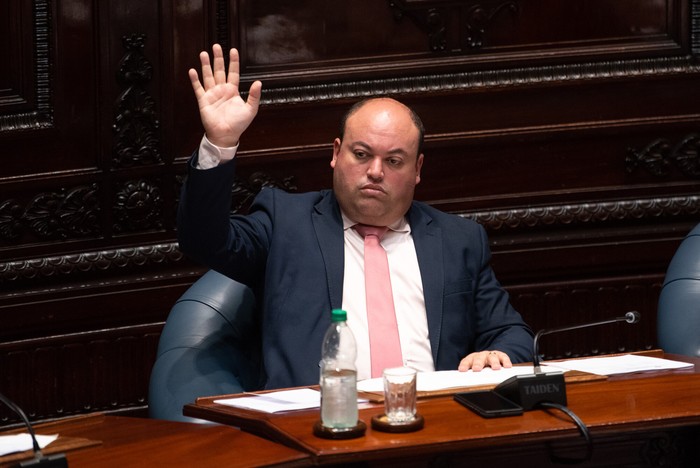 Nicolás Viera, durante una sesión de la Cámara de Senadores (archivo, agosto de 2025). · Foto: Gianni Schiaffarino