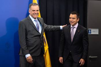 Yamandú Orsi y Daniel Noboa, el 19 de agosto, durante la conferencia de prensa conjunta, en la Torre Ejecutiva. · Foto: Gianni Schiaffarino