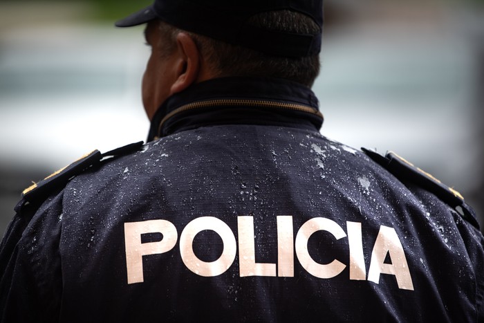 Foto principal del artículo 'El 61% de la población aprueba el desempeño de la Policía, según encuesta de Equipos analizada por Negro en encuentro con comisarios' · Foto: Gianni Schiaffarino
