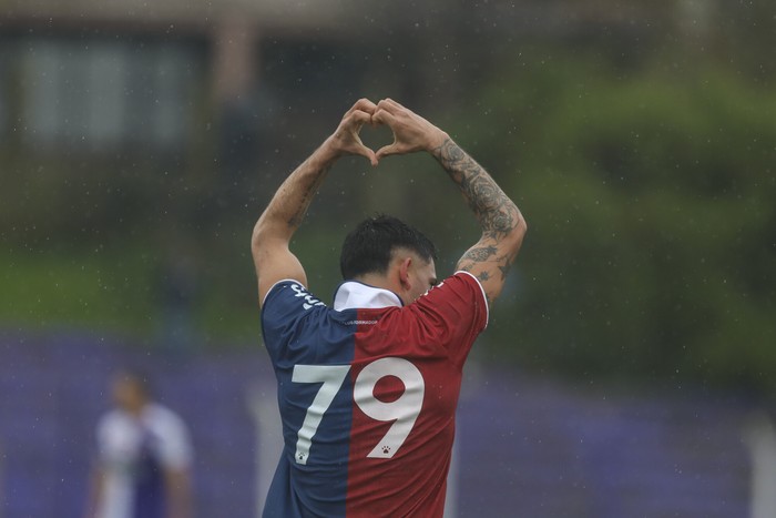 Nahuel Roldan, de Albion, durante un partido en el Parque Capurro. · Foto: Rodrigo Viera Amaral