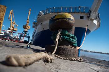 Embarcación de la expedición Uruguay Sub200, el 21 de agosto, en el puerto de Montevideo. · Foto: Gianni Schiaffarino