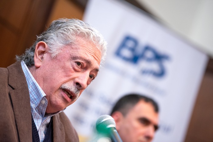 Ariel Ferrari, durante la conferencia de prensa, el 22 de agosto, en la sede de BPS. · Foto: Gianni Schiaffarino