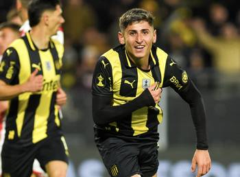 Ignacio Sosa, de Peñarol, el 24 de agosto, en el partido ante River Plate en el estadio Campeón del Siglo. · Foto: Gianni Schiaffarino