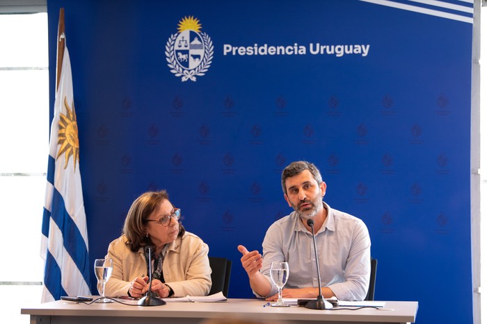 La diputada Ana Olivera y el senador Daniel Caggiani en conferencia de prensa, el 30 de agosto, en la residencia presidencial de Suárez y Reyes. · Foto: Gianni Schiaffarino La diputada Ana Olivera y el senador Daniel Caggiani en conferencia de prensa, el 30 de agosto, en la residencia presidencial de Suárez y Reyes. · Foto: Gianni Schiaffarino